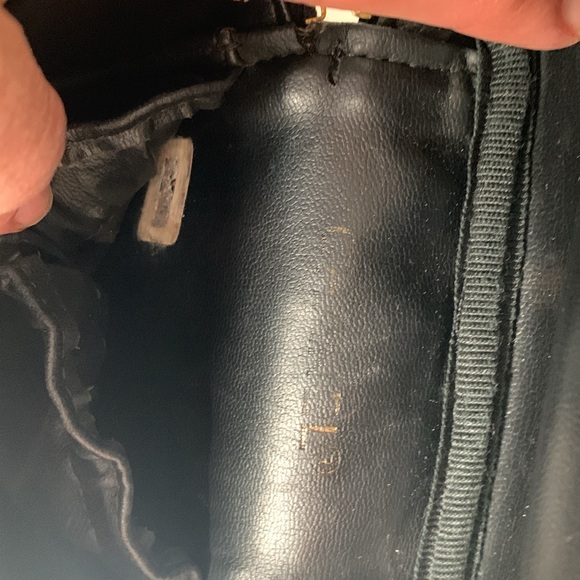 COPY - Authentic Chanel vanity case. Can make it into a handbag. - Picture 5 of 12